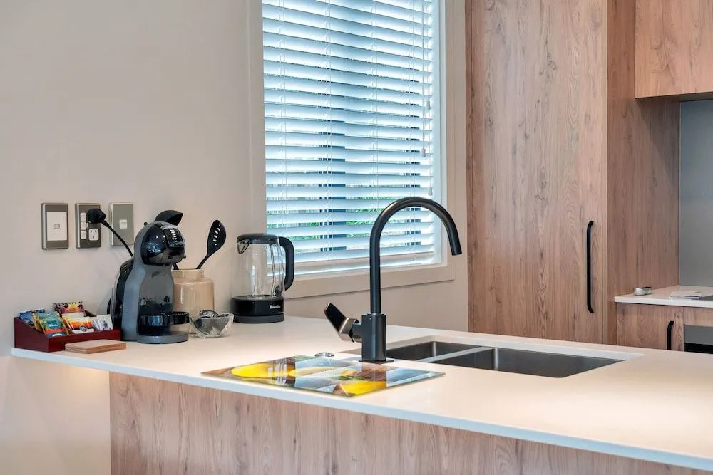 Beautifully Styled 2BR w 2 Carparks & Aircon