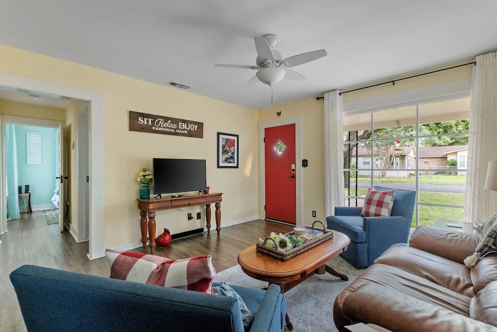Cardinal Haus 2 Bedroom Home by RedAwning