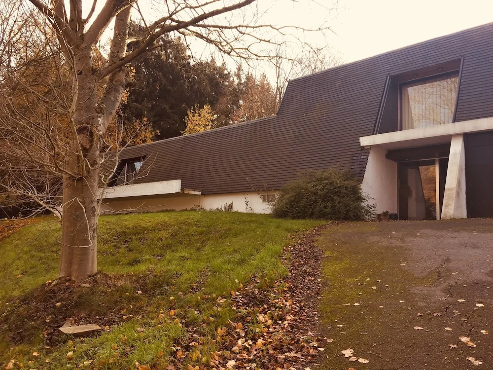 Villa Y voir