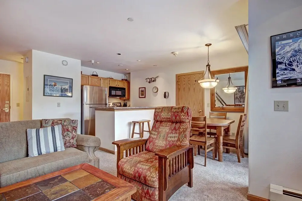 Quaint Winter Hideaway Sleeps 6- Across From Vibrant Main St 2 Bedroom Condo by RedAwning