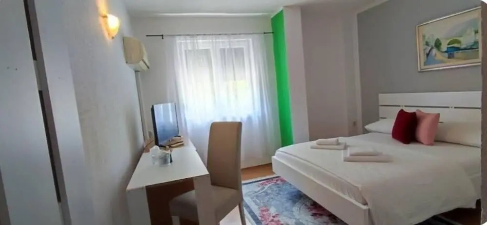 Villa Monera Apartments & Rooms & Free Garage