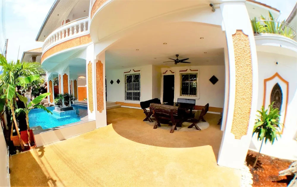 JOOPLAND Luxury Pool Villa Pattaya Walking Street