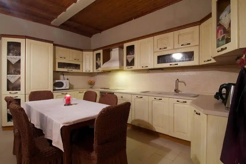 House Marevouni, Triopetra