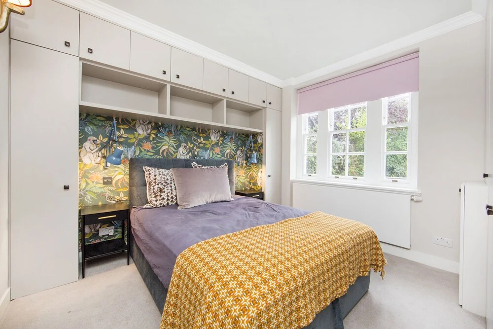 Super Convenient one bed Apartment With Terrace Just off Kensington High Street