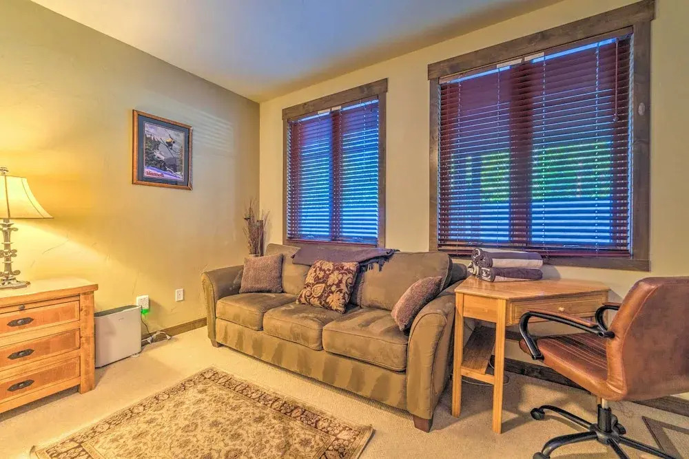 Central Mammoth Lakes Townhome ~ 1 Mi to Slopes