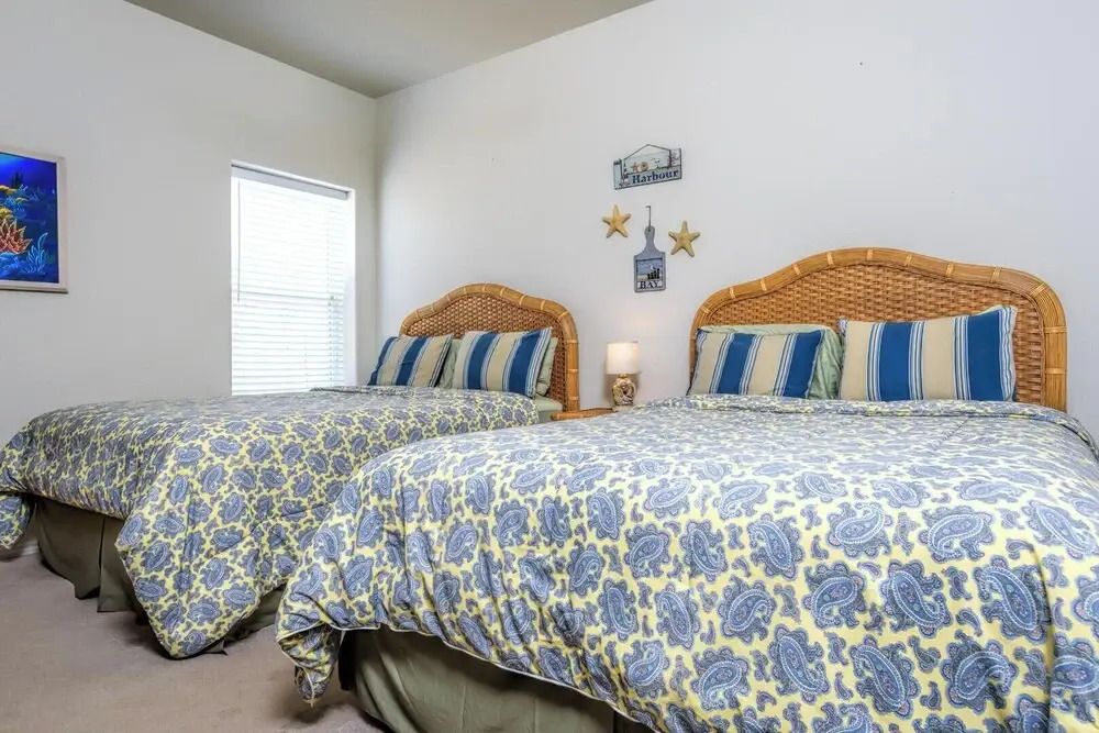 Large 3-bed Condo w Tropical Pool, Close to Beach!