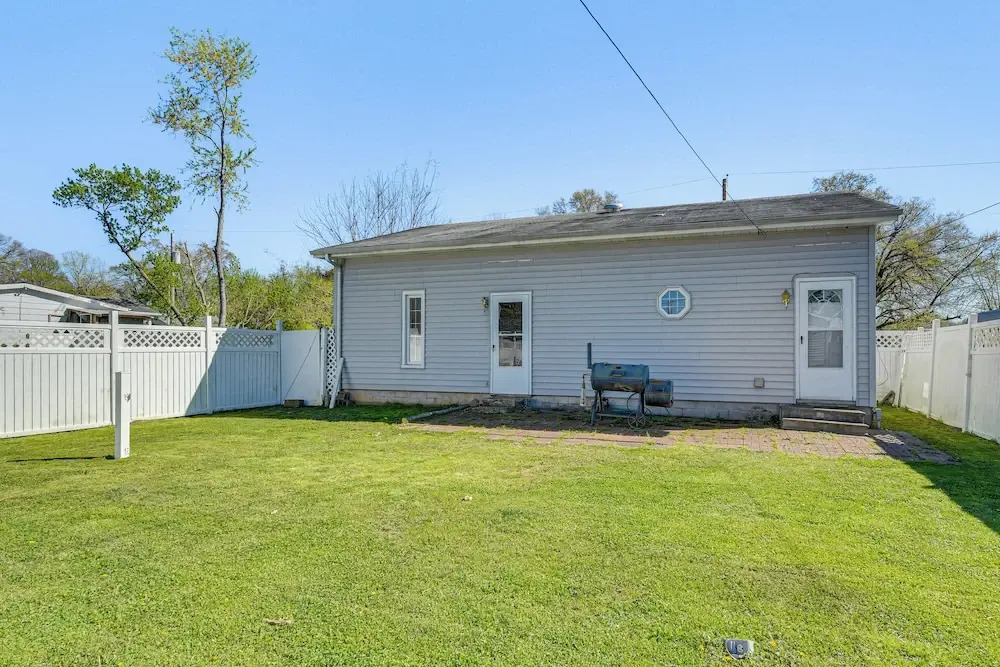 Harrisburg Home w/ Private Yard + Screened Porch!