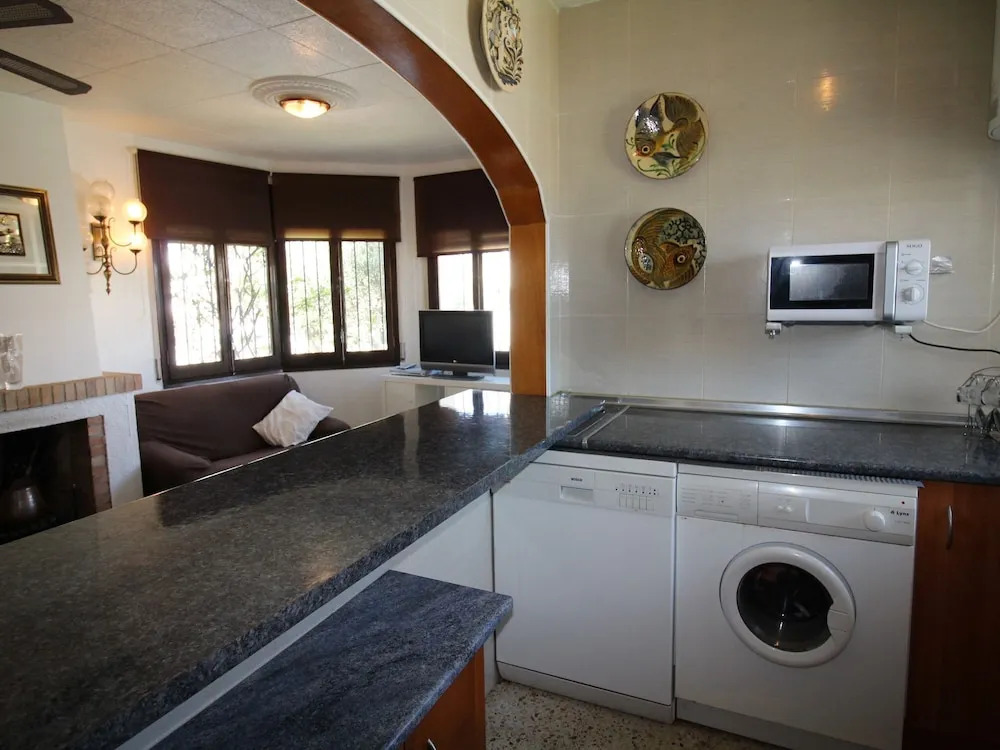 Majestic Holiday Home in Empuriabrava With Private Swimming Pool, Garden and Mooring