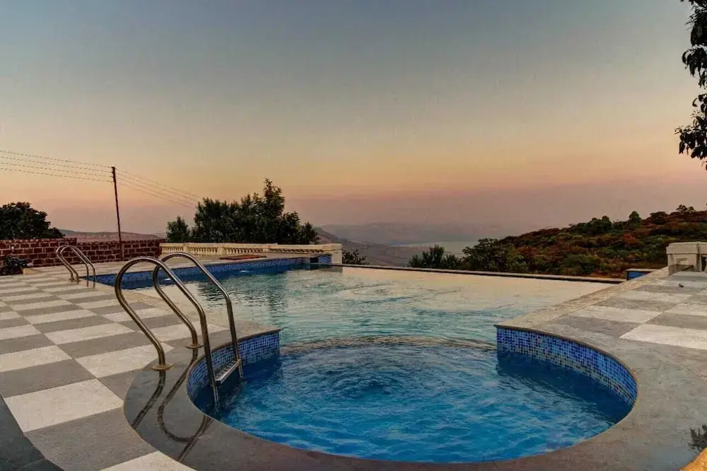 Royal Resort