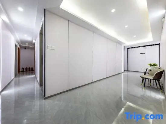 The Four Seasons Apartment