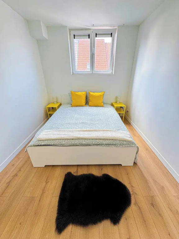 Cozy 1BR With Living Room Near City