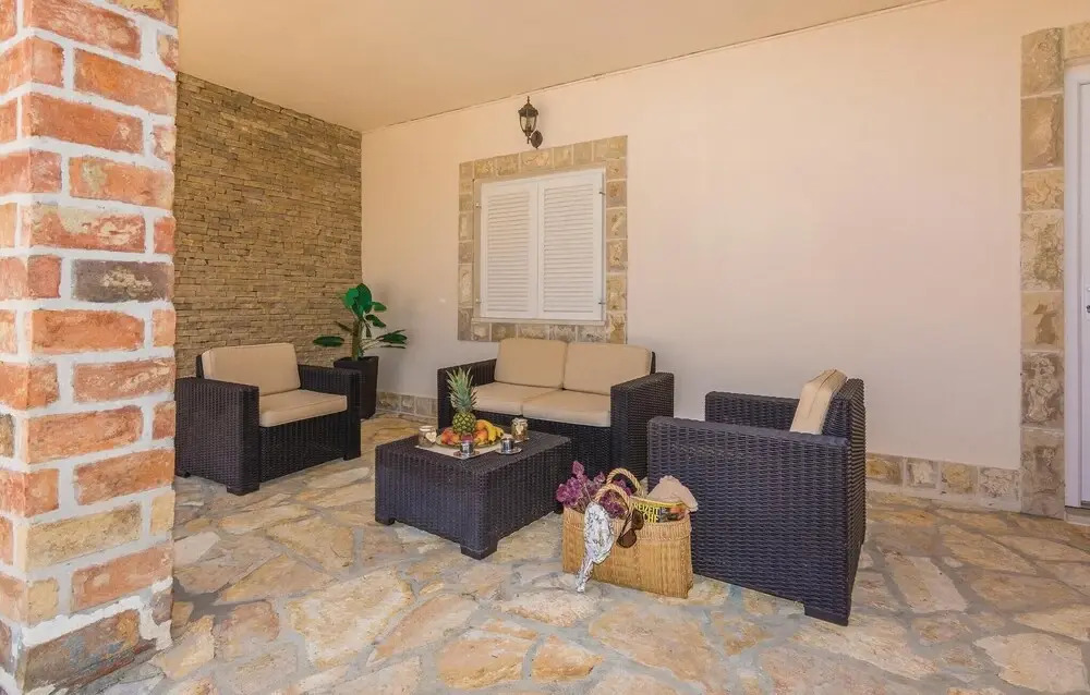 Awesome Home in Gorica With Wifi and 5 Bedrooms