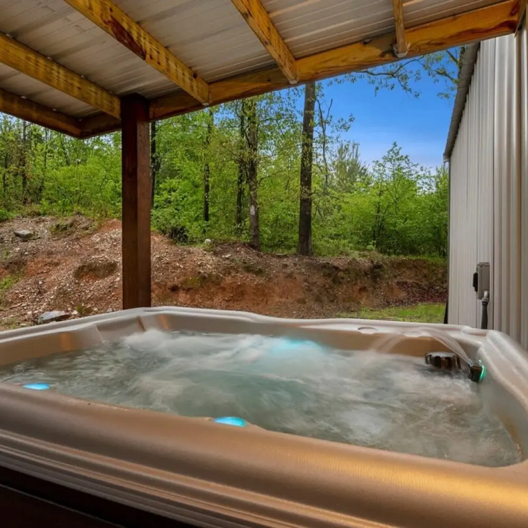 Modern Cabin in Broken Bow w Hot Tub Firepit
