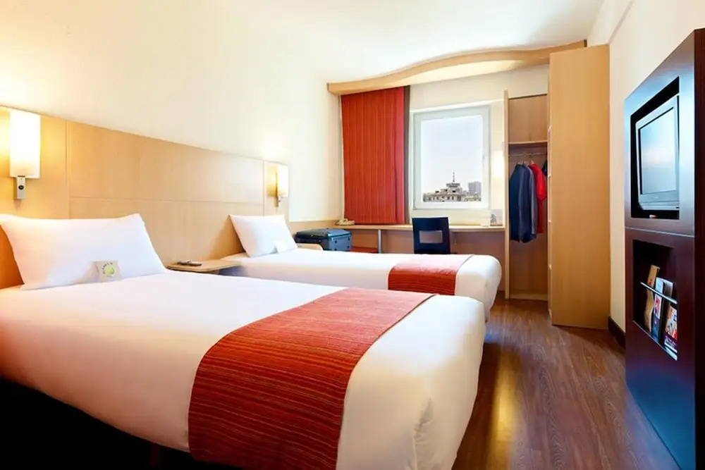 IBIS Anshan Shengli Square