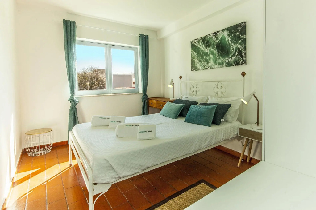 B20 - Sun and Pool Apartment