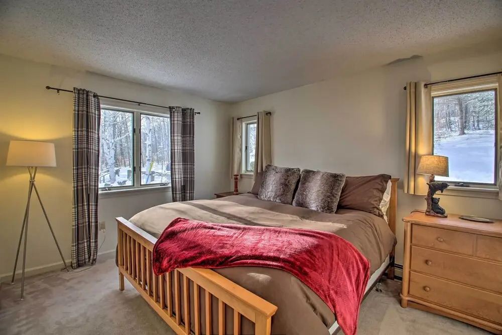Spacious Ski-in/out Black Mountain Home w/ Deck!