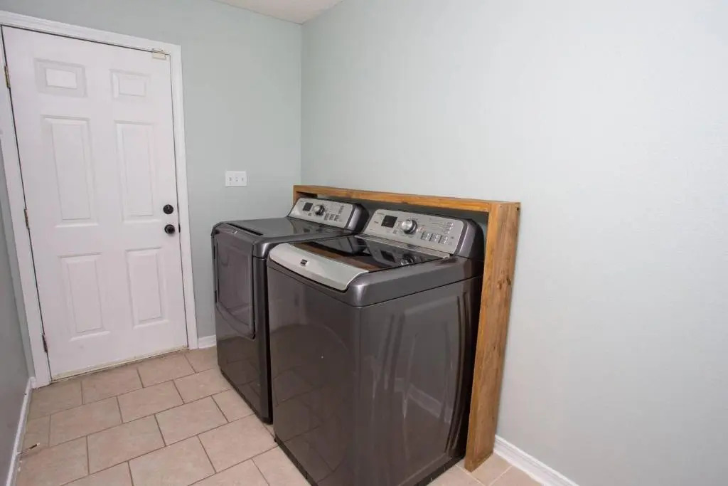 Navarre-Branston Drive - Single-Family House