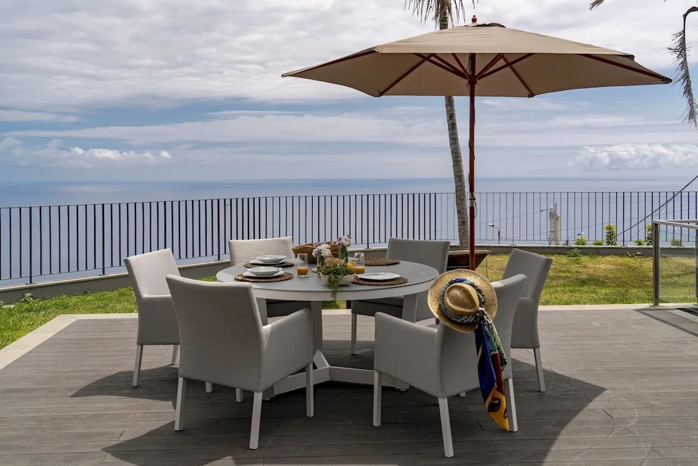 Vila Papagaio Verde by An Island Apart