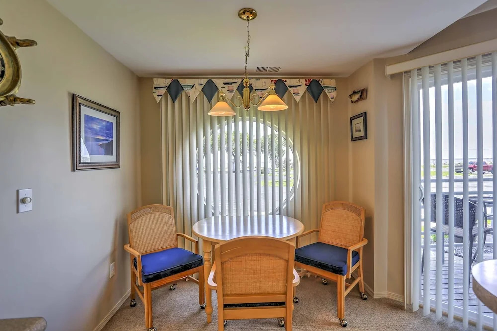 Charming Port Clinton Condo w/ Community Amenities