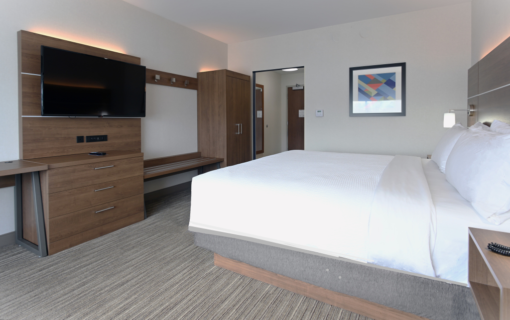 Holiday Inn Express & Suites - Aurora by IHG