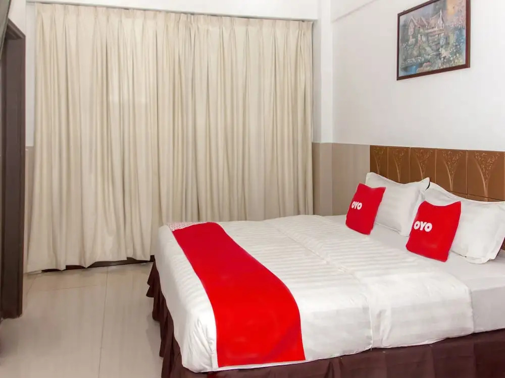 Leila Hotel by OYO Rooms