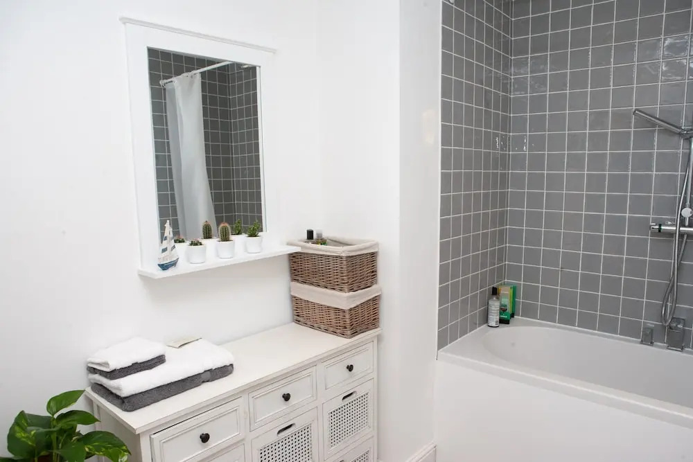 Charming 1 Bedroom House Close to City Centre