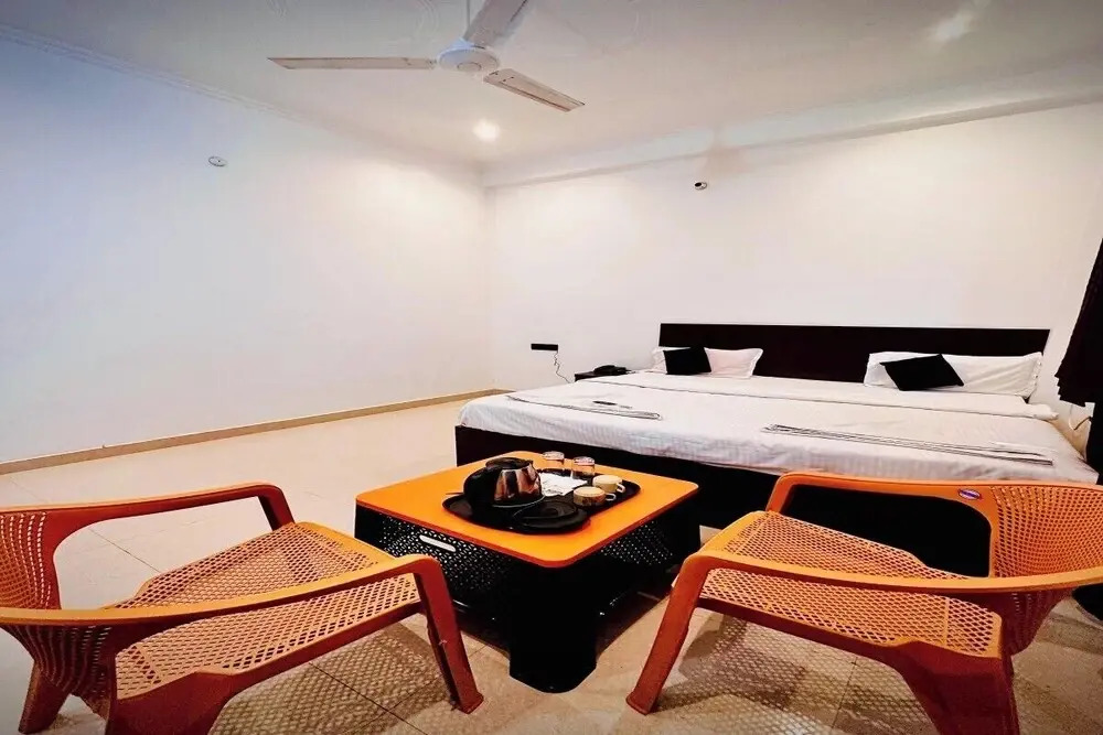 Hotel Aparna Palace