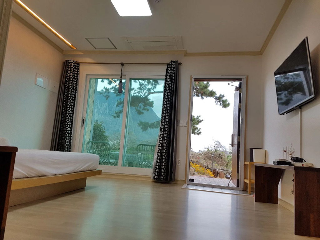 Wind Jeju Cafe & Pension