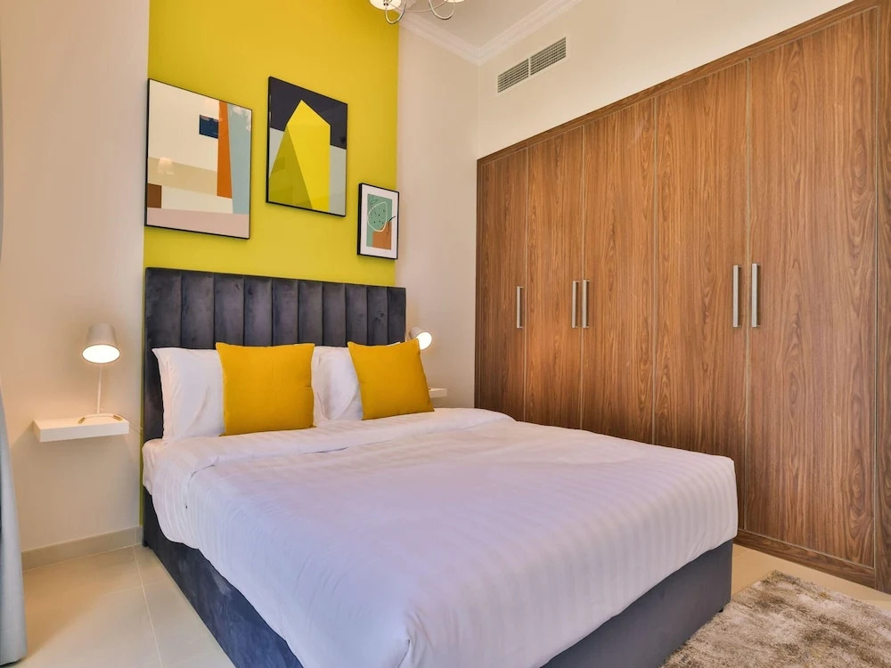 Grand 2BR Burj Khalifa Gym/pool by Belvilla