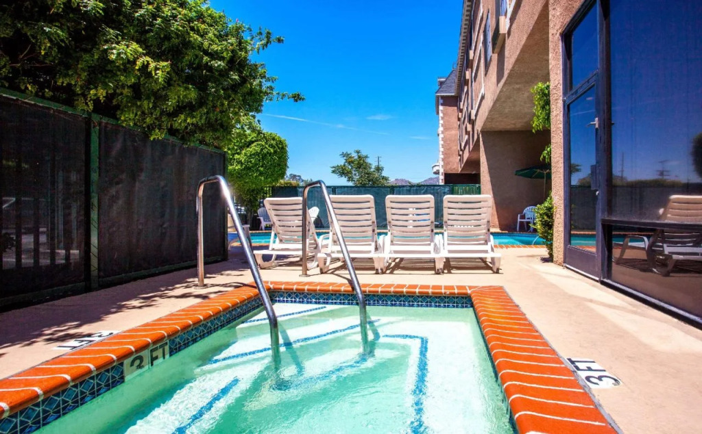 Holiday Inn Express & Suites Chatsworth by IHG