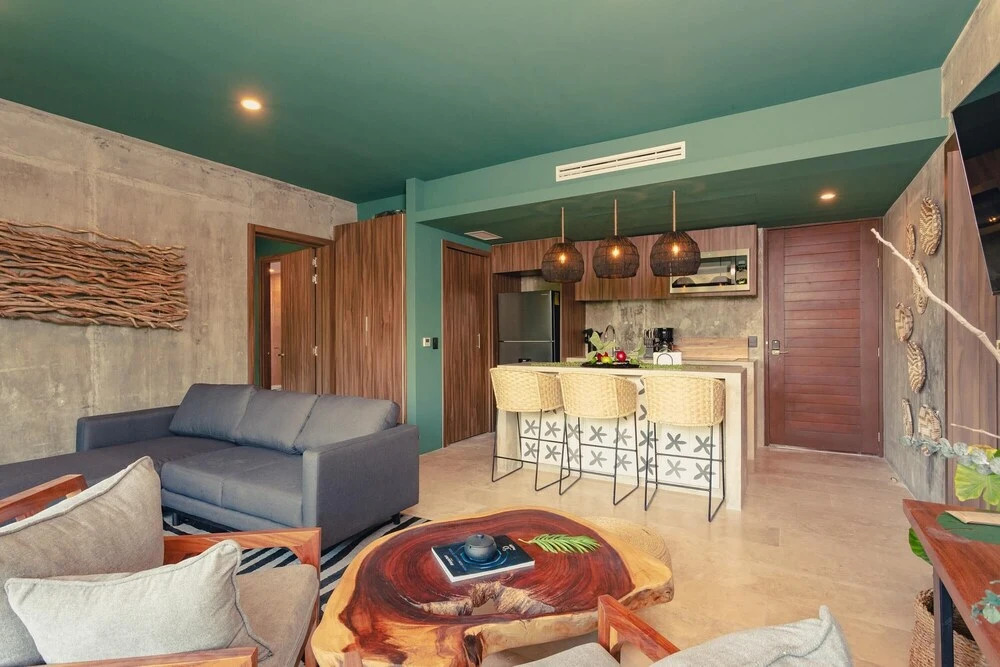 Stunning 2 Bed Condo Pools Gym Cenote Access