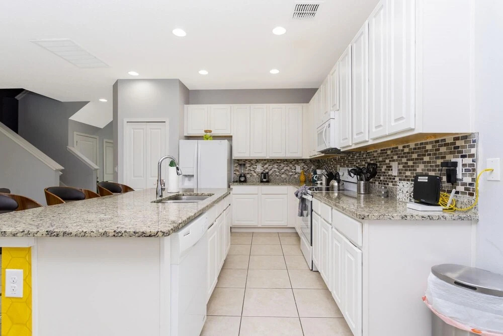 Marvelous 4 Bd w Pool Close to Disney Sonoma 2690