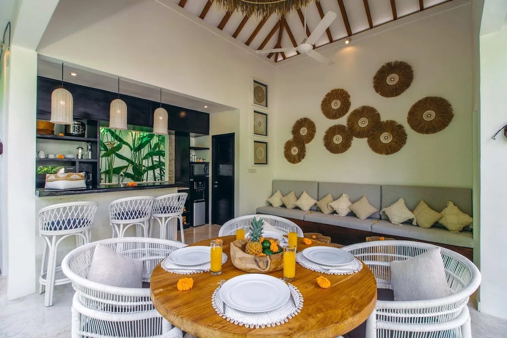 Villa Mimpi - Spacious Luxury 1BR Villa with Pool, 350m from the Beach