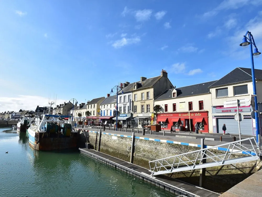 Cosy Holiday Home in Port-en-bessin-huppain With Garden