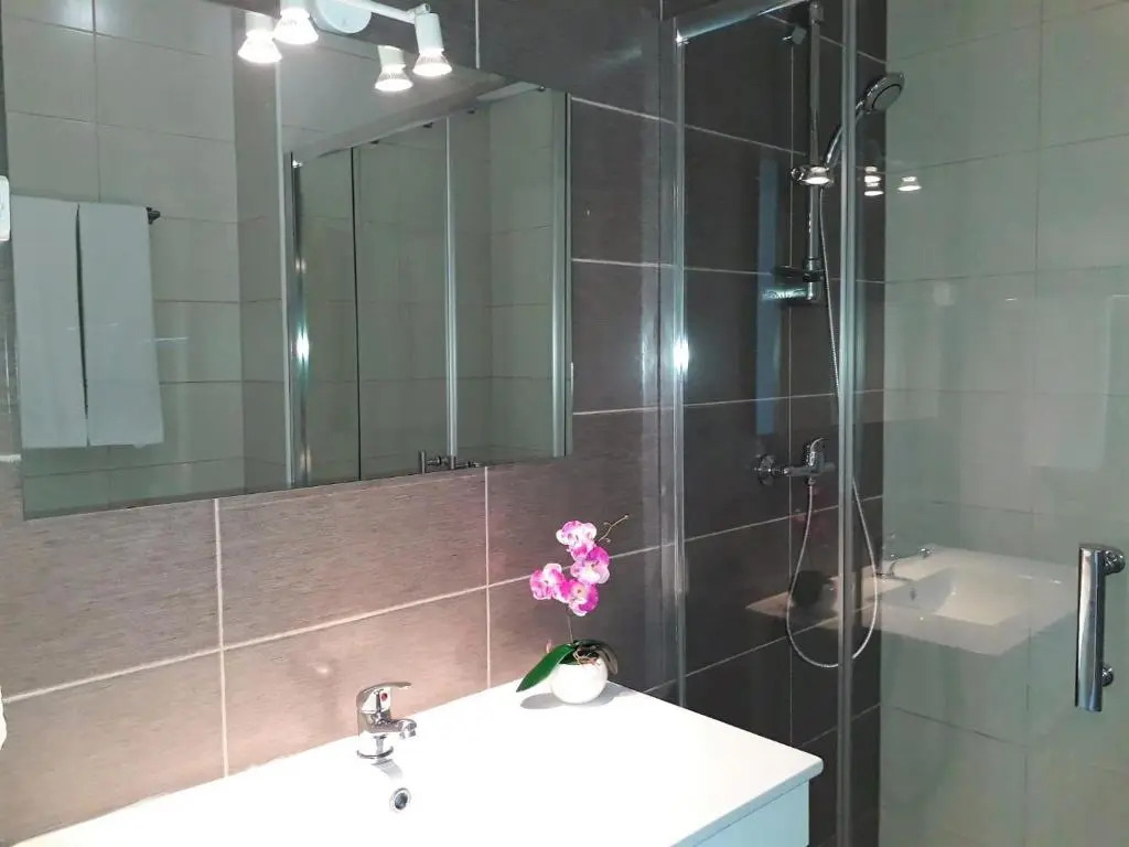 Torre 6- Vista Cidade, Aconchegante, 80mt Praia, Wifi