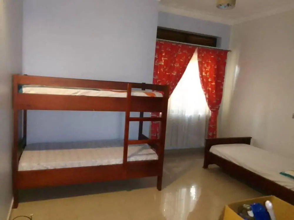 House - Kampala - 6 Bedrooms - Parking - Garden