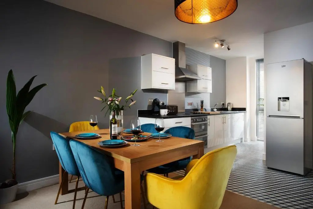 Plymouth Penthouse Apartment-Sea View-Sleeps 7- Habita Property