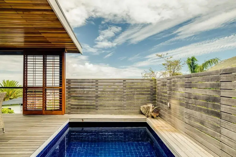 Spacious Apartment With Pool in Camps Bay