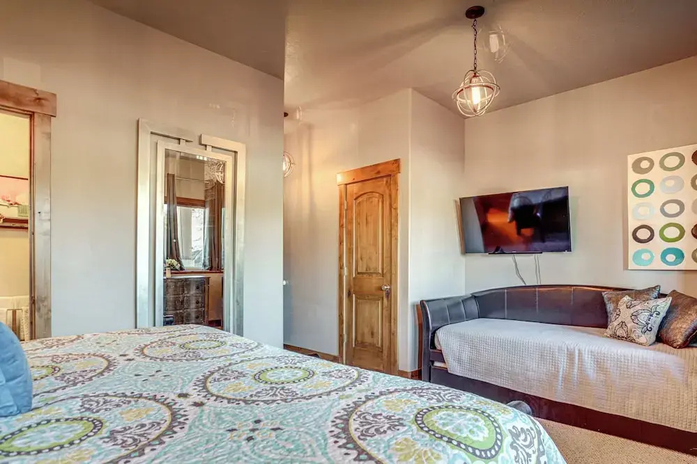 Ski, Hike & Relax: Eden Condo w/ Hot Tub Access