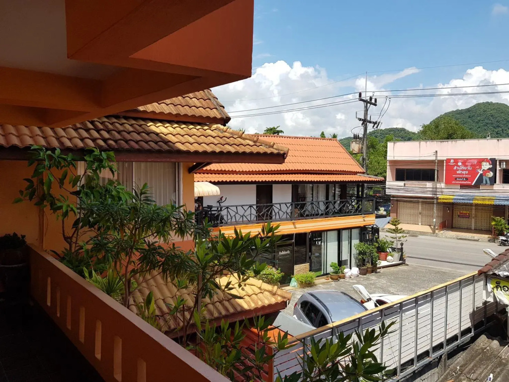 Holiday Hotel