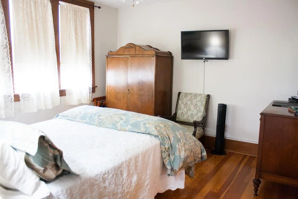 DeBourge Guesthouse