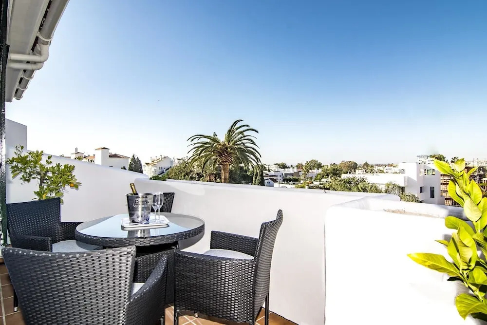 AGC28- 2 bedroom apt walking distance to beach