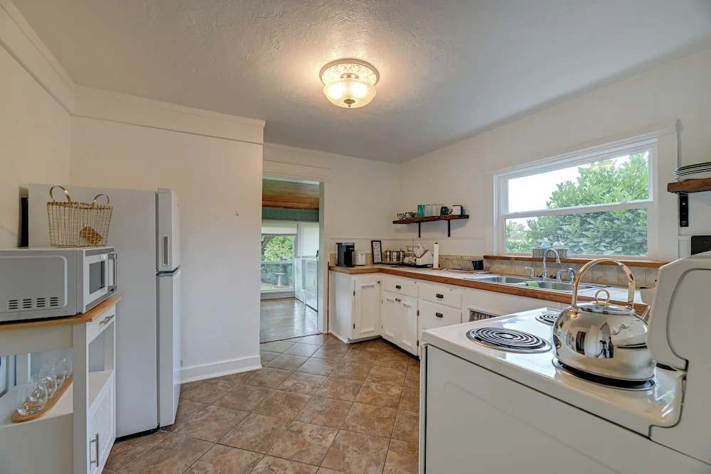 Cozy Grants Pass Home ~ 9 Mi to Rogue River Access