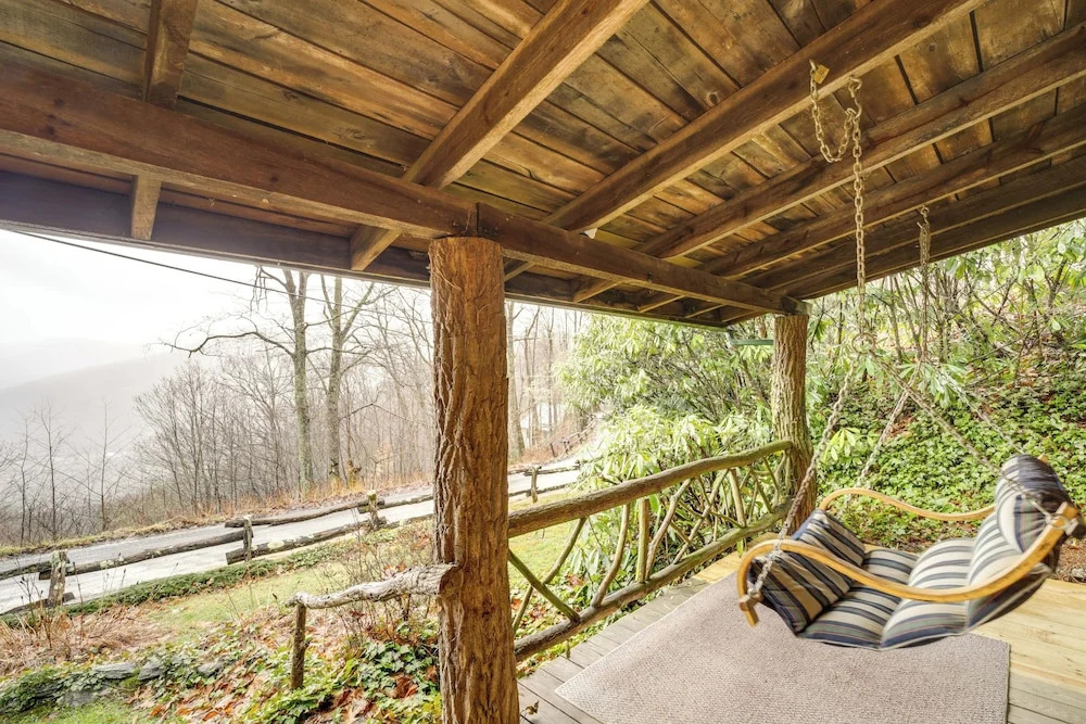 Rustic Maggie Valley Cabin w/ Mountain Views!