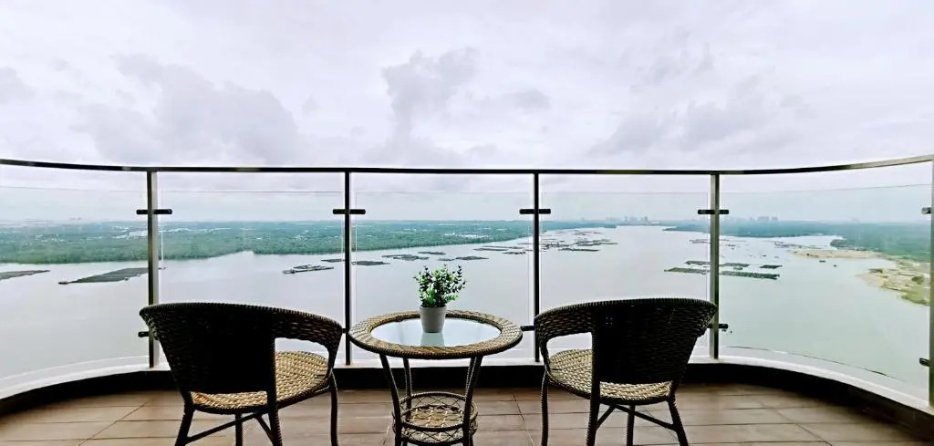 Superb Seaview Royal Strand Danga Bay Country Garden