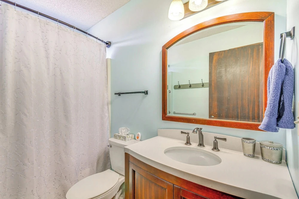 5 Mi to Navarre Beach: Home w/ Game Room & Yard