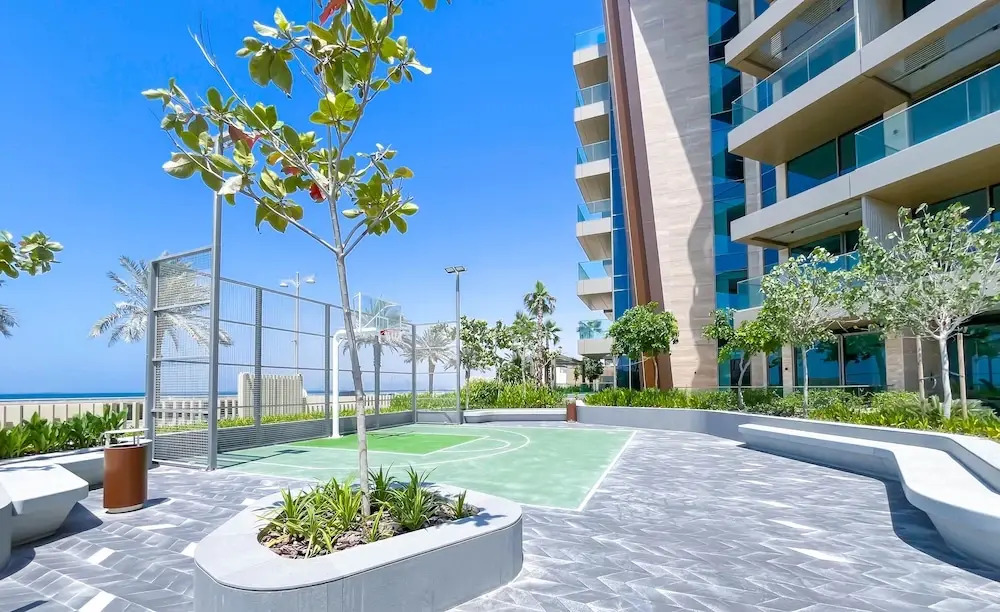 Luxury Beachfront 1BR on Palm Jumeirah & Balcony