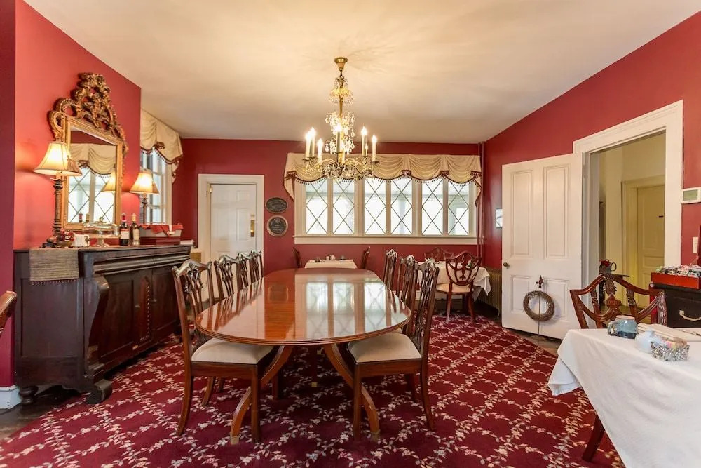 Holladay House Bed and Breakfast