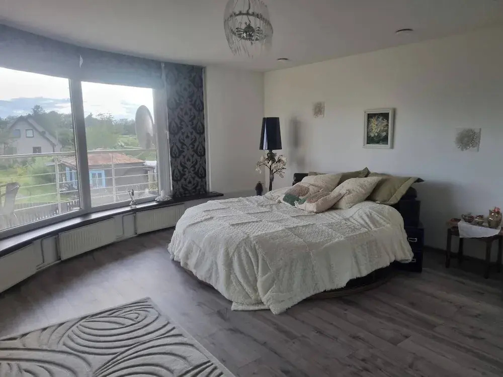 Serene 4-bedroom House Rental in Historic Rīga