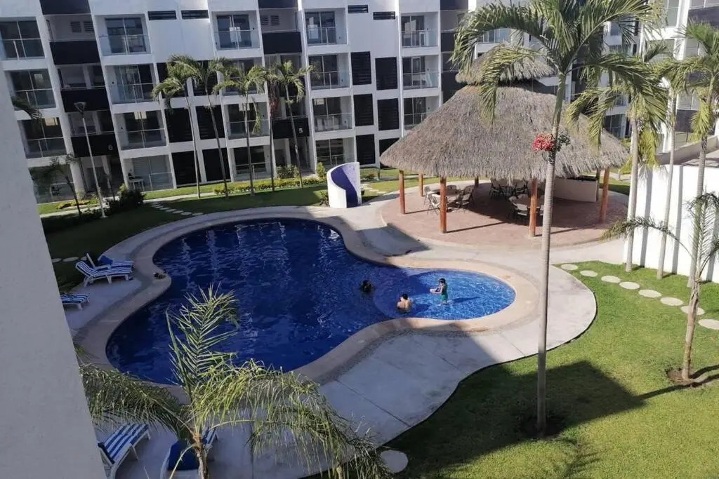 Departamento de lujo en Manzanillo, planta baja frente a la alberca
